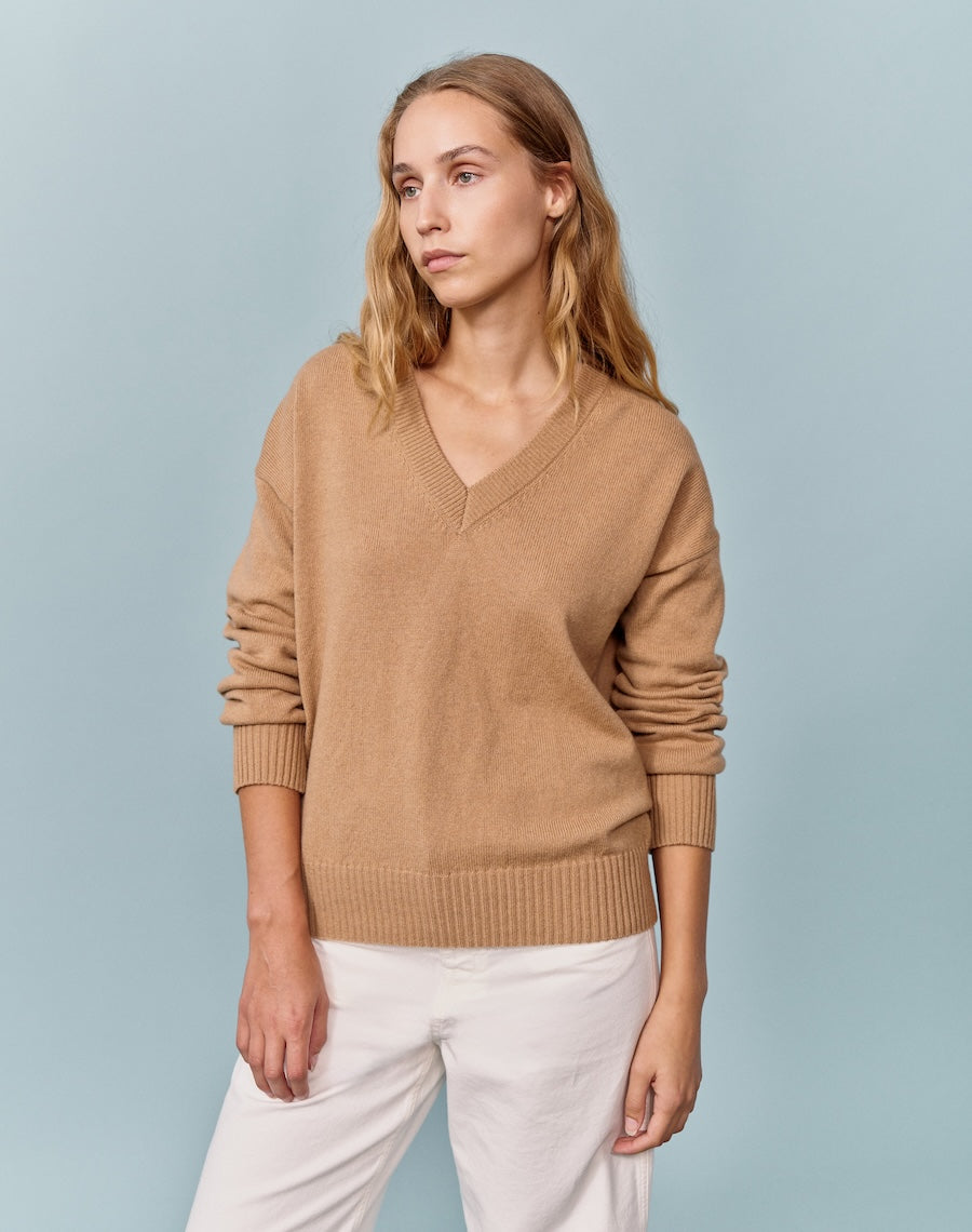 The Relaxed V - Caramel