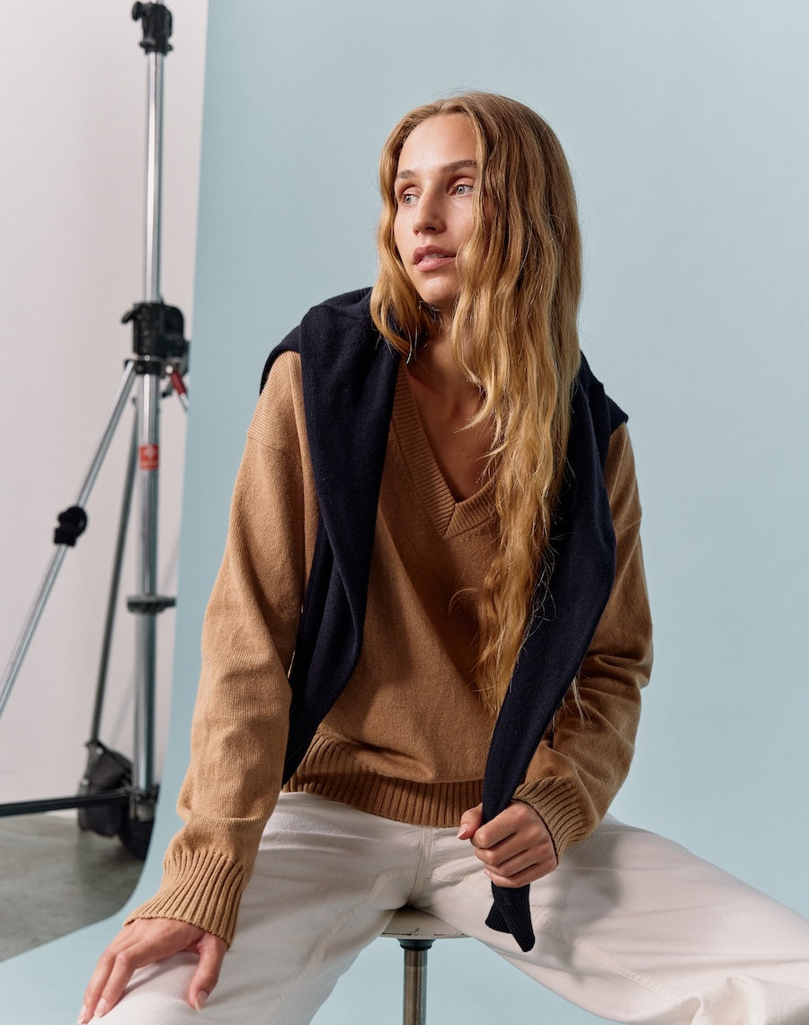 The Relaxed V - Caramel