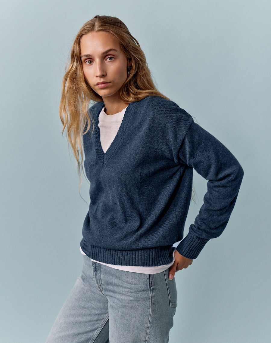 The Relaxed V - Atlantic Blue