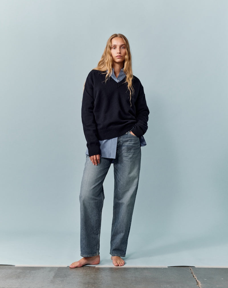 The Relaxed V - Navy