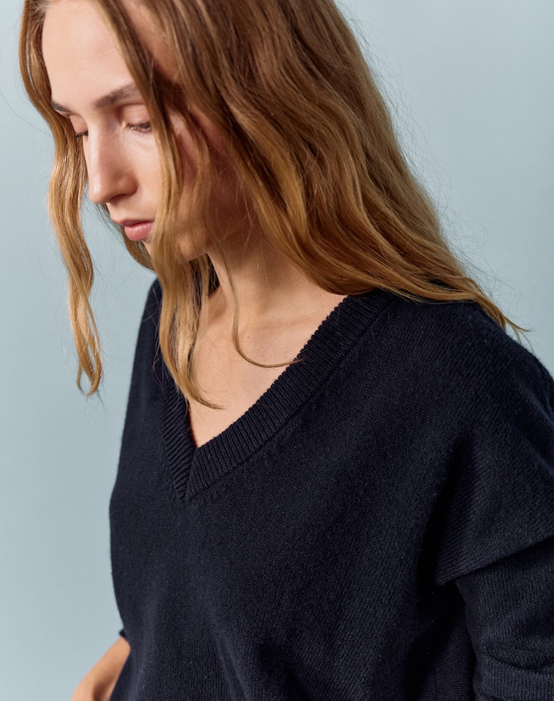 The Relaxed V - Navy