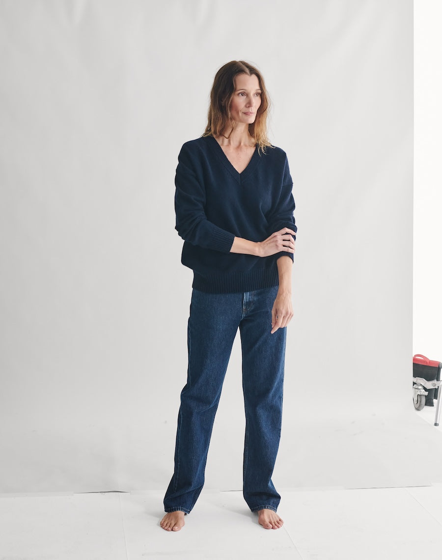 The Relaxed V - Navy