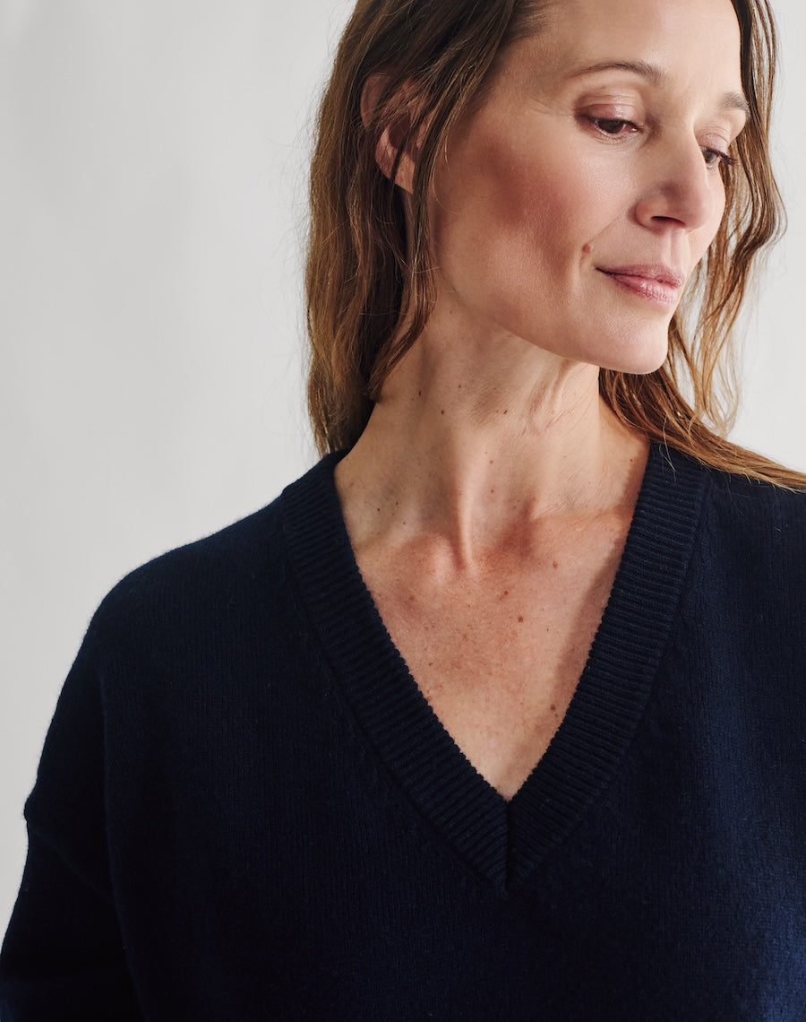 The Relaxed V - Navy