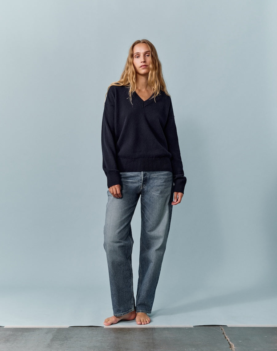 The Relaxed V - Navy