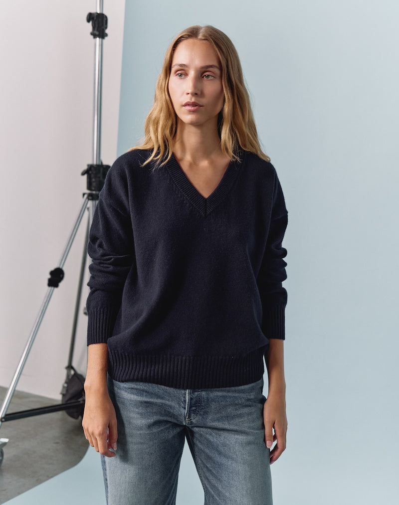 The Relaxed V - Navy
