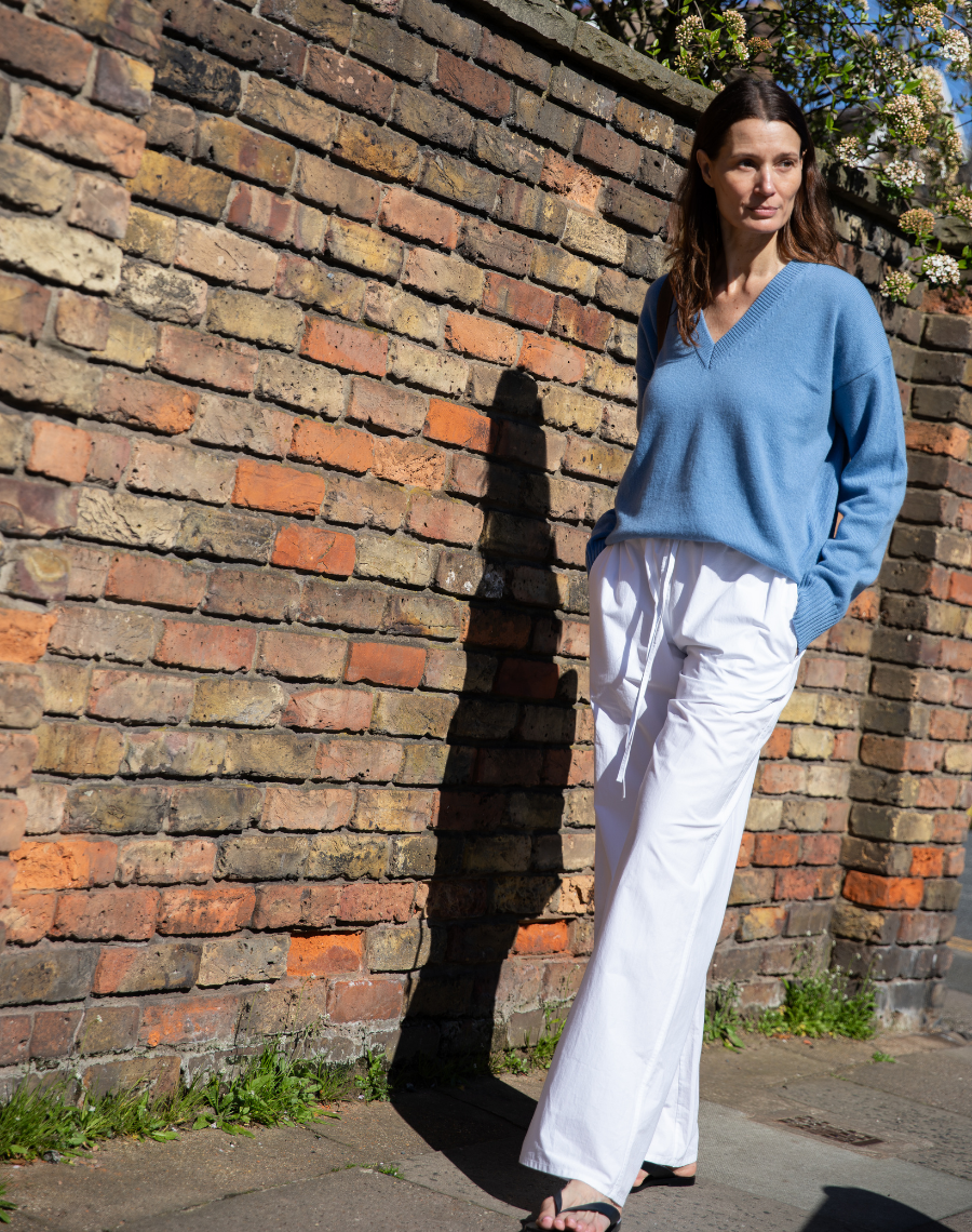 The Relaxed V - Afternoon Blue