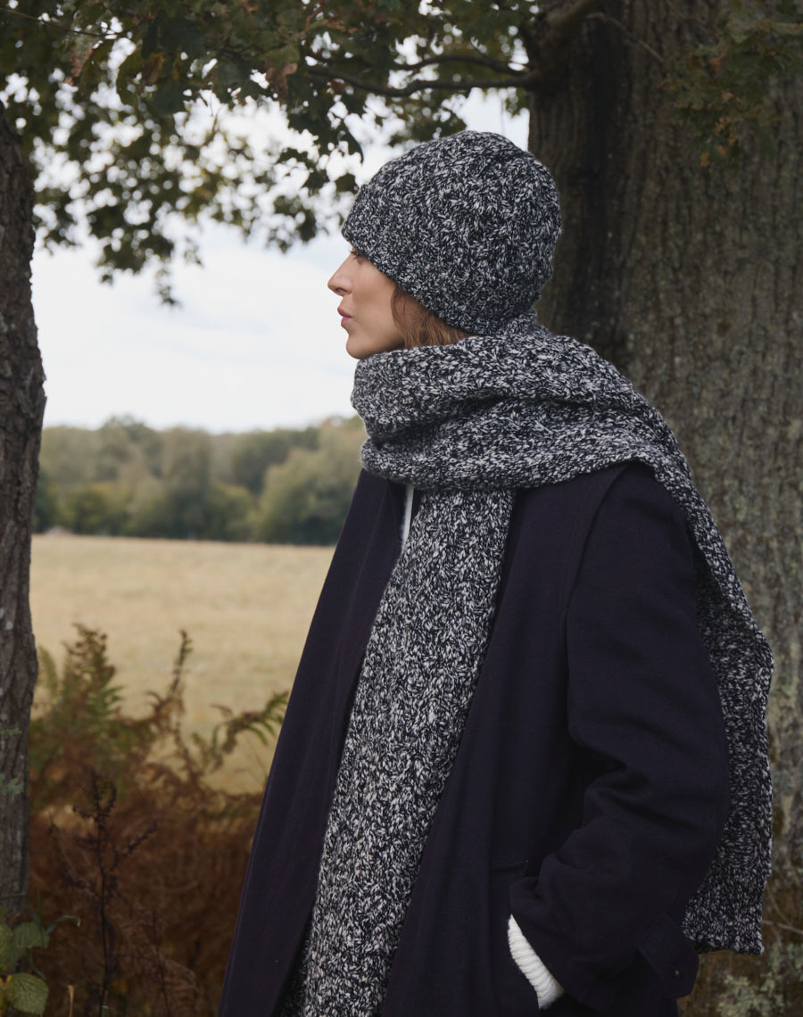 The Border Cable Scarf - Black Twist