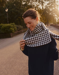 The CHEQUERED SCARF - Grey & Navy