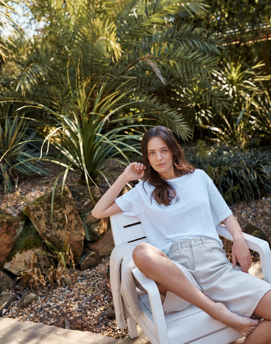 The LINEN / The Boxy-Fit Tee - White
