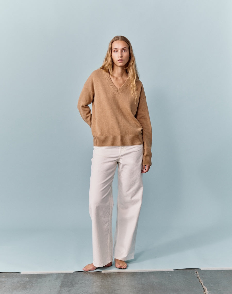 The Relaxed V - Caramel