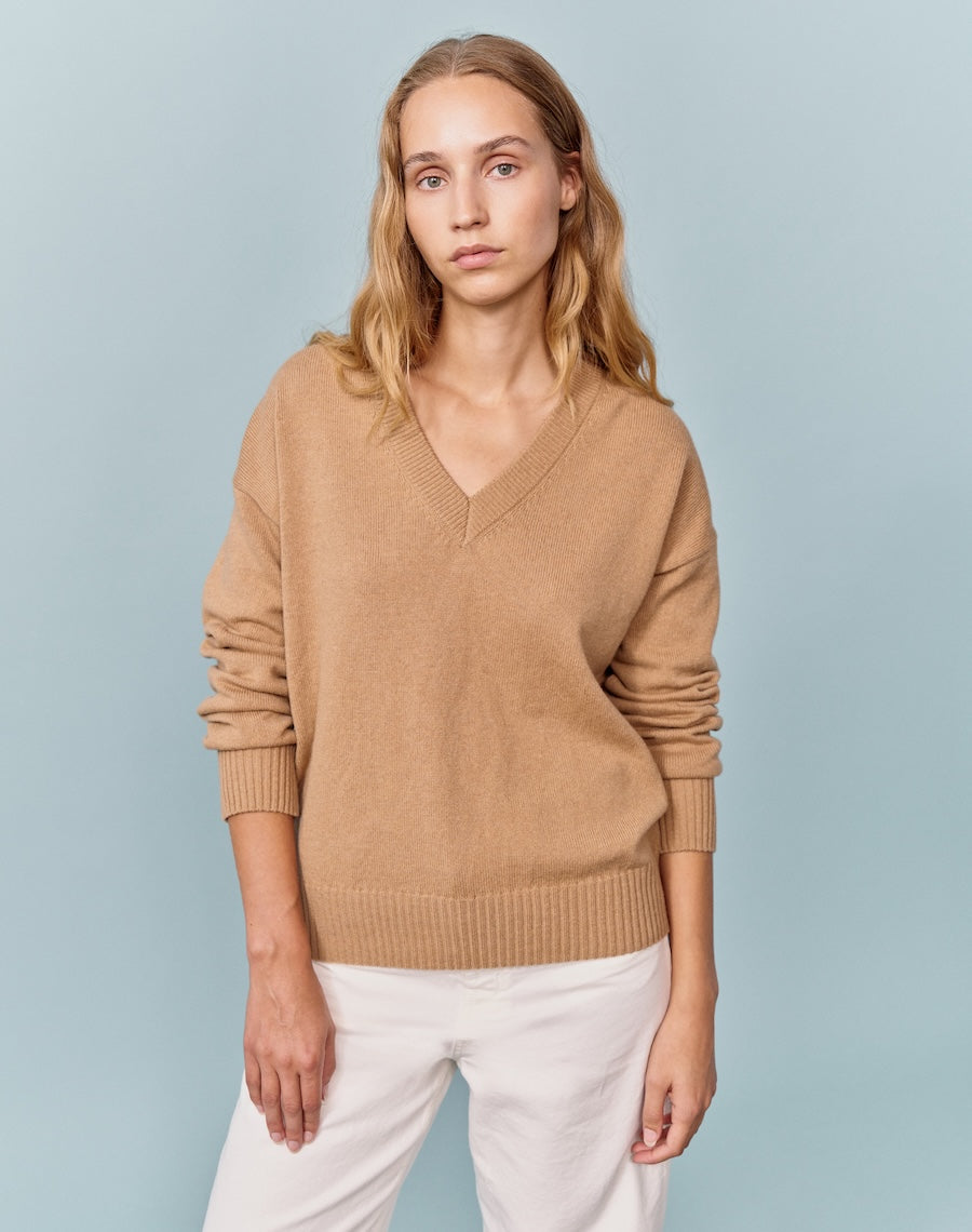 The Relaxed V - Caramel