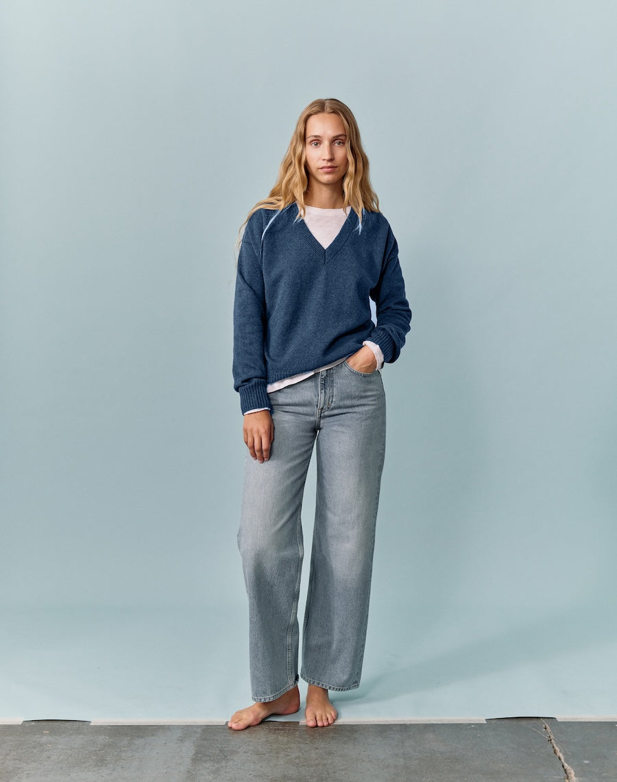The Relaxed V - Atlantic Blue