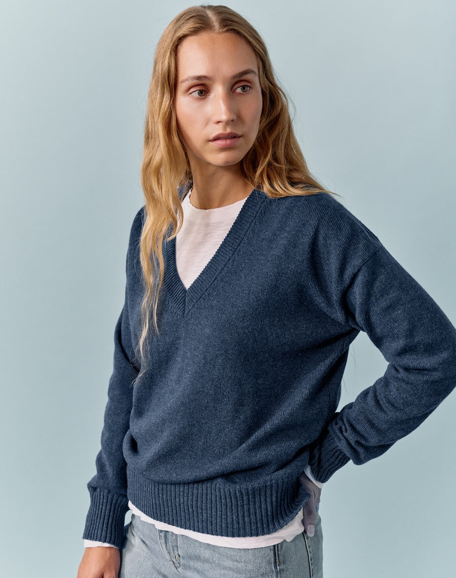 The Relaxed V - Atlantic Blue