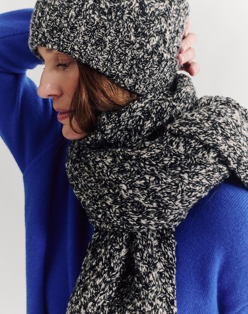 The Border Cable Scarf - Black Twist