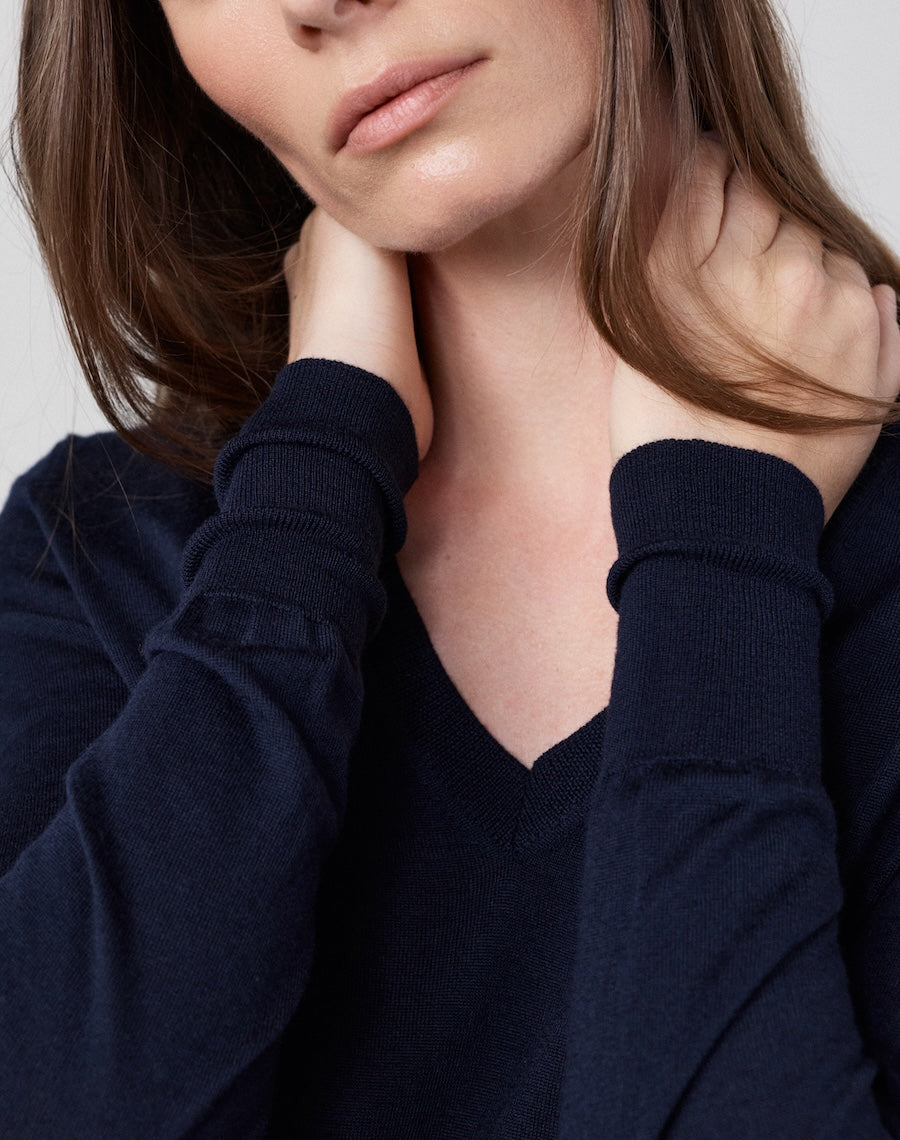 The Extra Fine V - Navy