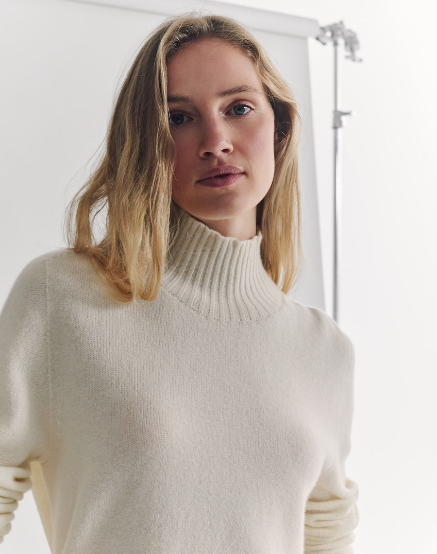 The New Classic Funnel - Undyed Ecru