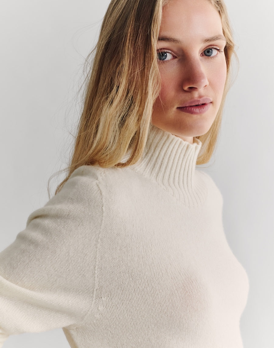 The New Classic Funnel - Undyed Ecru