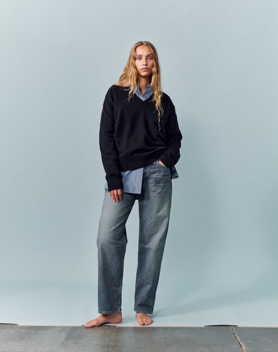 The Relaxed V - Navy