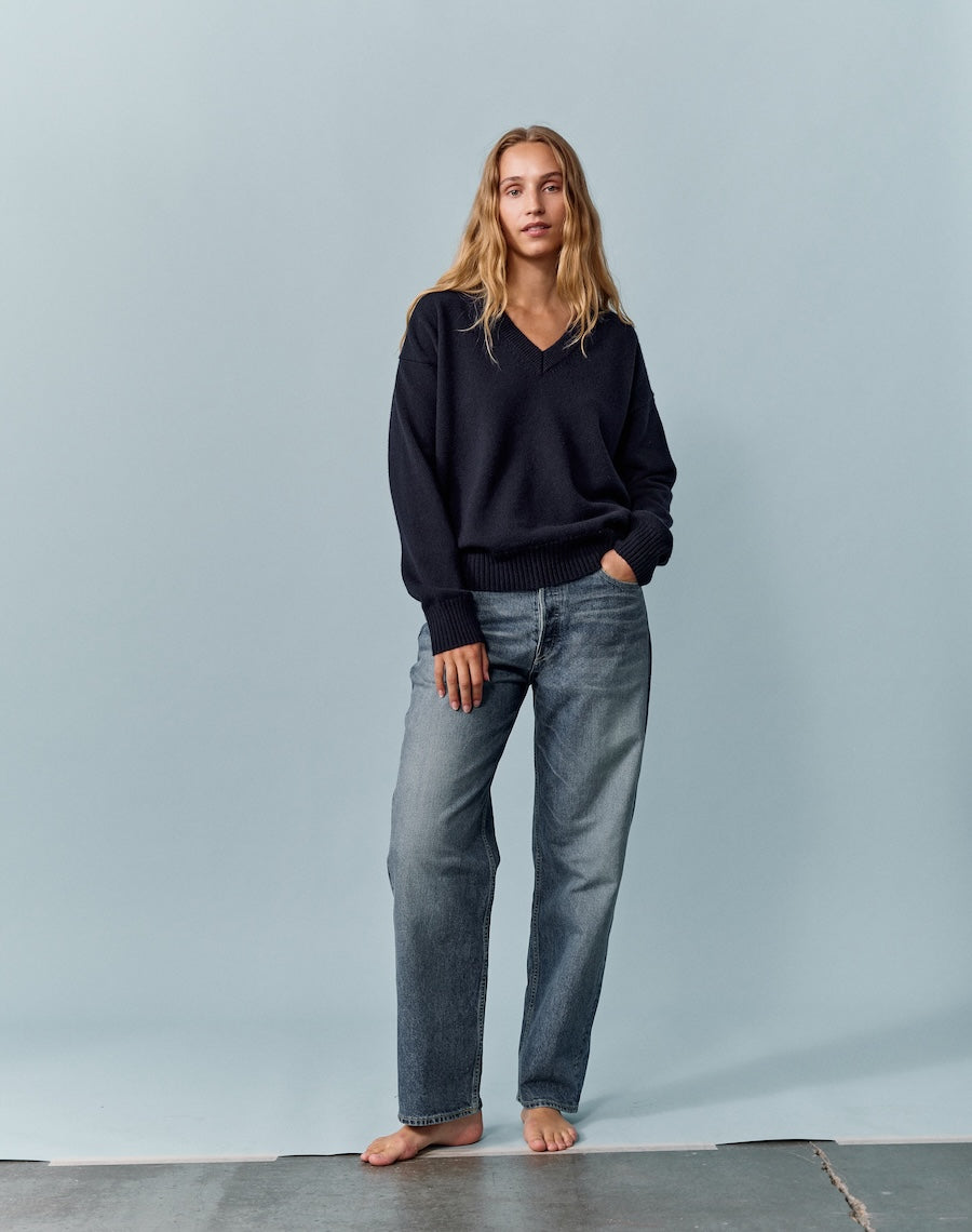 The Relaxed V - Navy