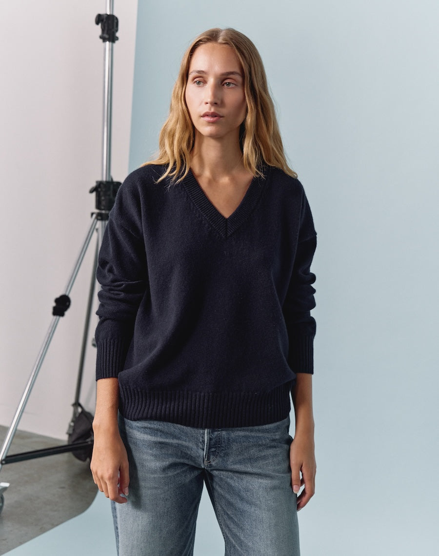 The Relaxed V - Navy