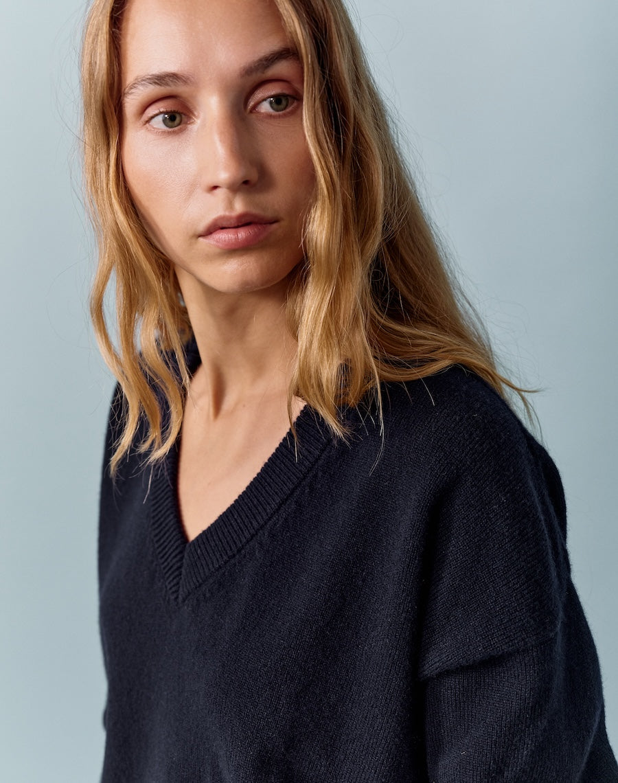 The Relaxed V - Navy